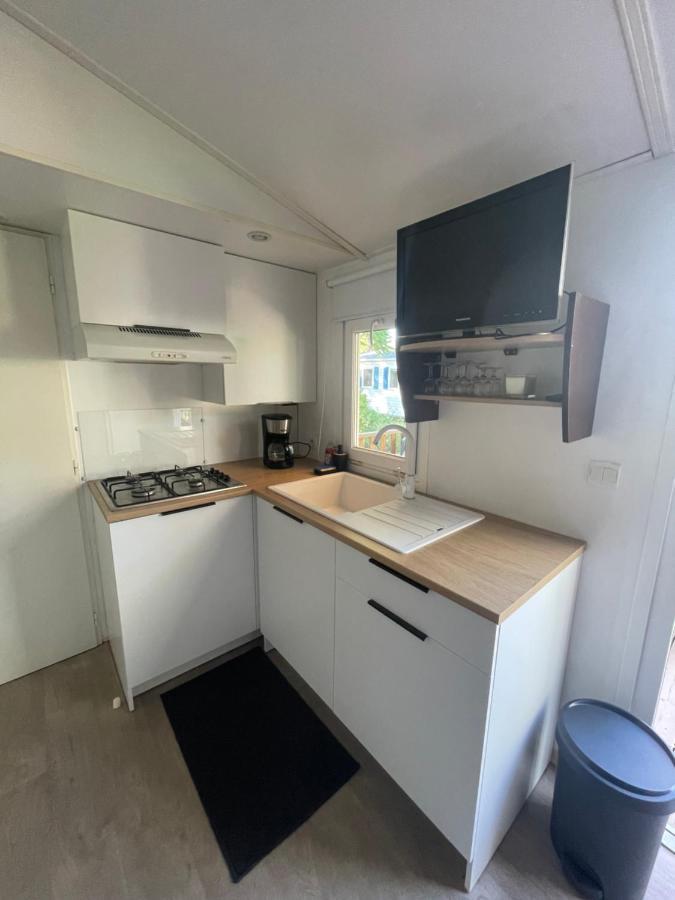 Mobil-Home Au Pied Du Luberon La Roque-d'Antheron Buitenkant foto
